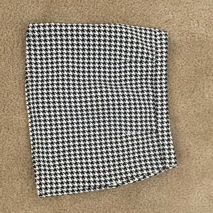 Express houndstooth skirt.